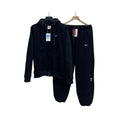 NOCTA Supreme x Nike con zip e pantaloni abbinati neri