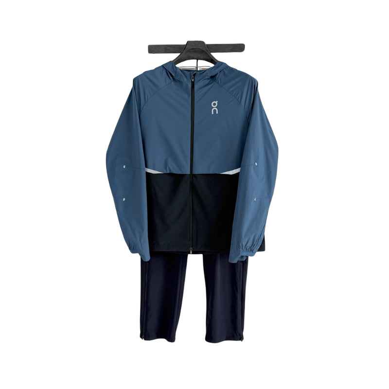 On Cloud Giacca Running Core E Leggings Abbinati